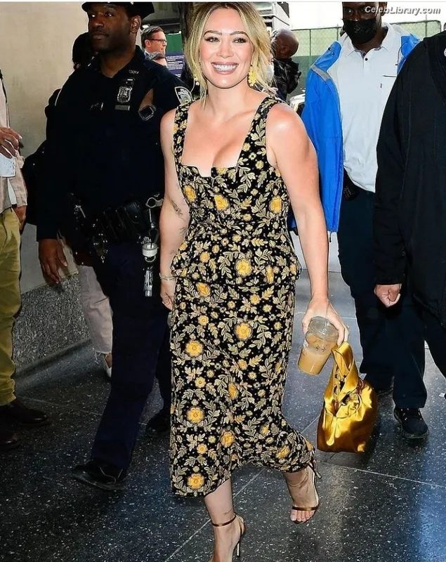 Hilary Duff photo 8 of 1414