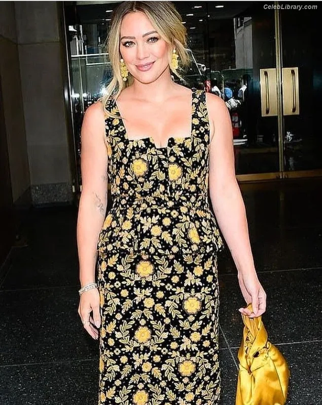 Hilary Duff photo 12 of 1414