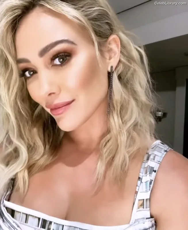 Hilary Duff photo 15 of 1414