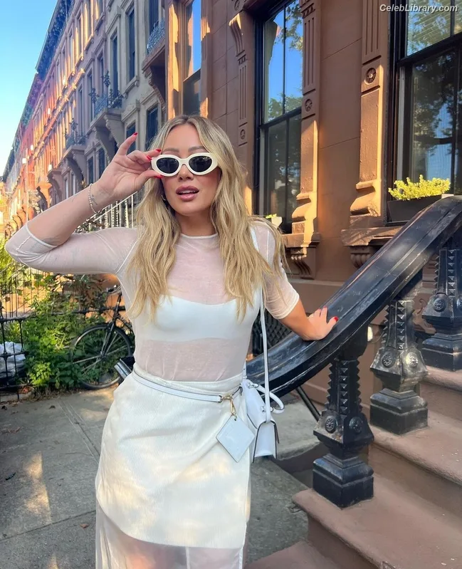 Hilary Duff photo 22 of 1414