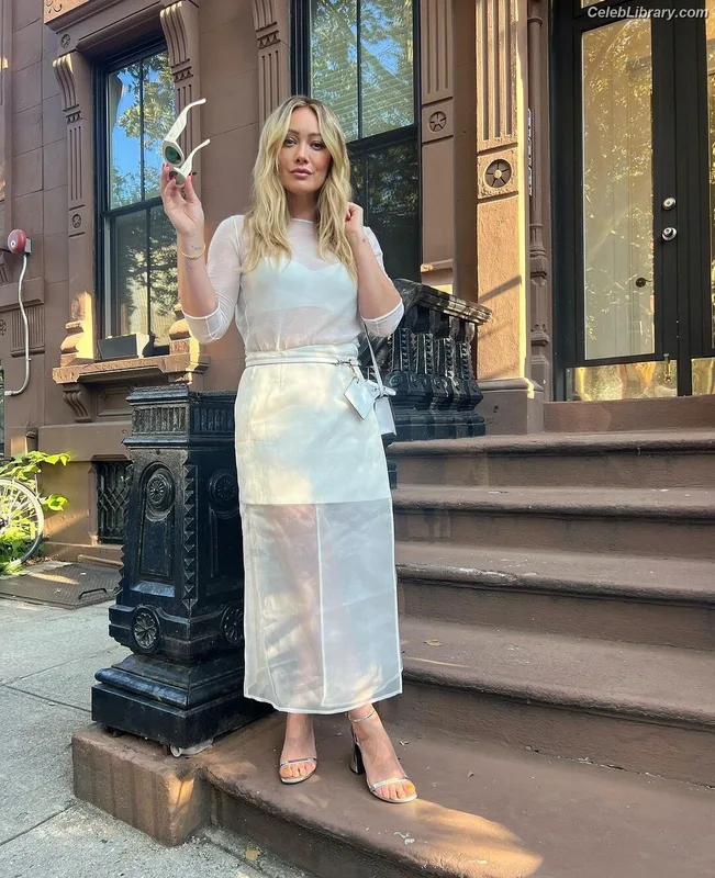 Hilary Duff photo 1 of 1414