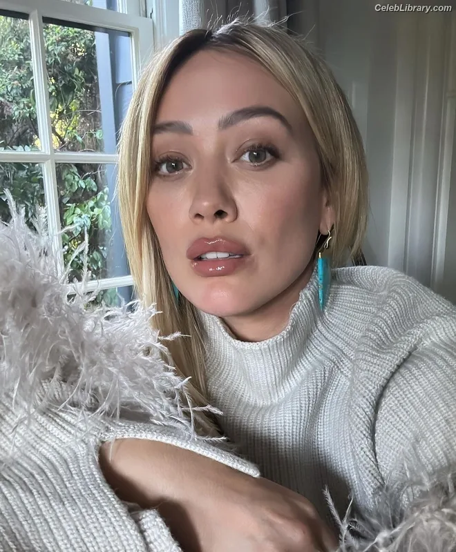 Hilary Duff photo 3 of 1414