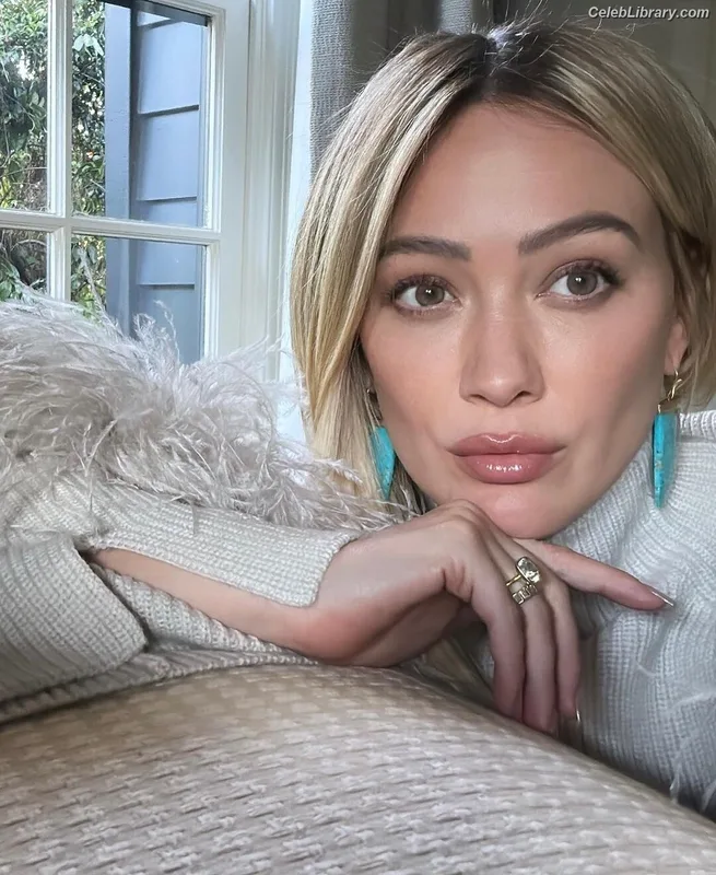 Hilary Duff photo 4 of 1414