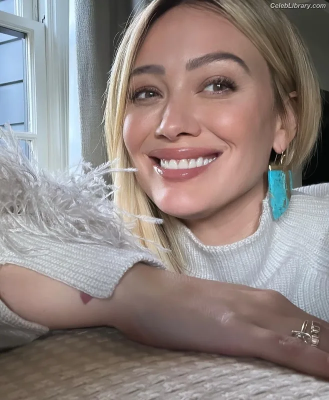 Hilary Duff photo 5 of 1414