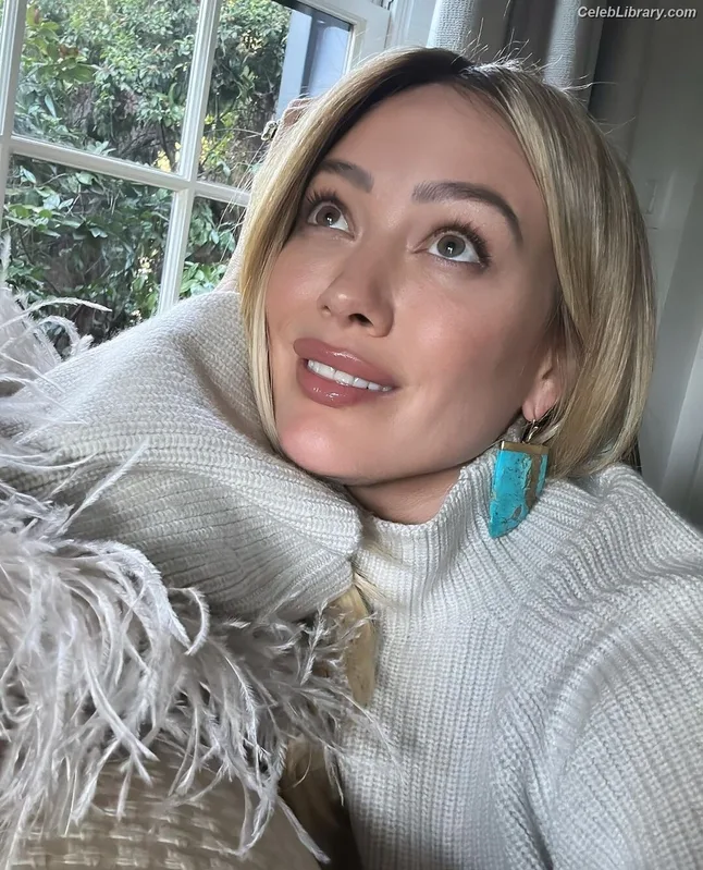 Hilary Duff photo 7 of 1414