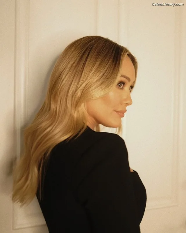 Hilary Duff photo 15 of 1414
