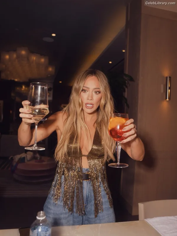 Hilary Duff photo 1 of 1414