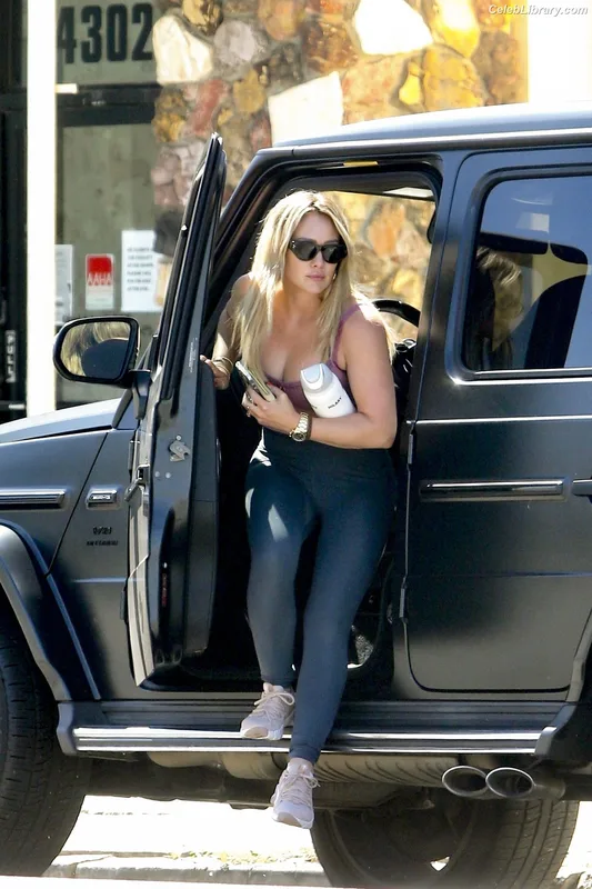 Hilary Duff photo 8 of 1414