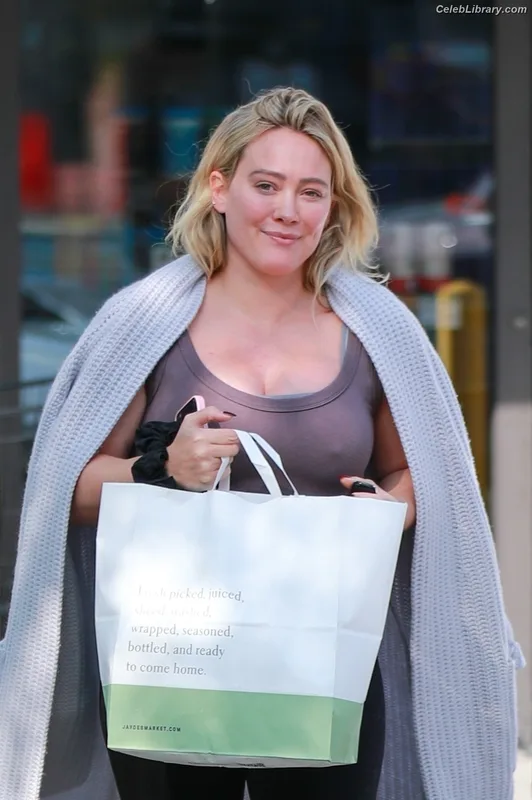 Hilary Duff photo 17 of 1414