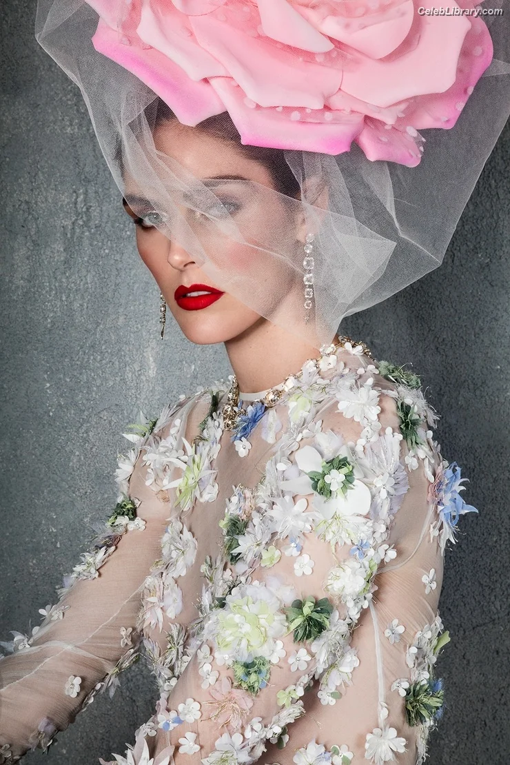 Hilary Rhoda photo 7 of 14