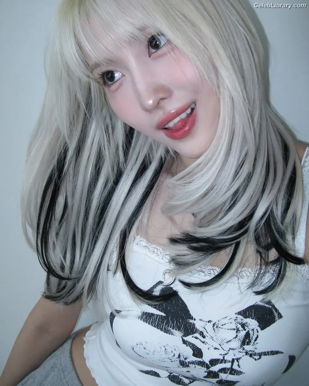 Hirai Momo TWICE photo 21 of 638