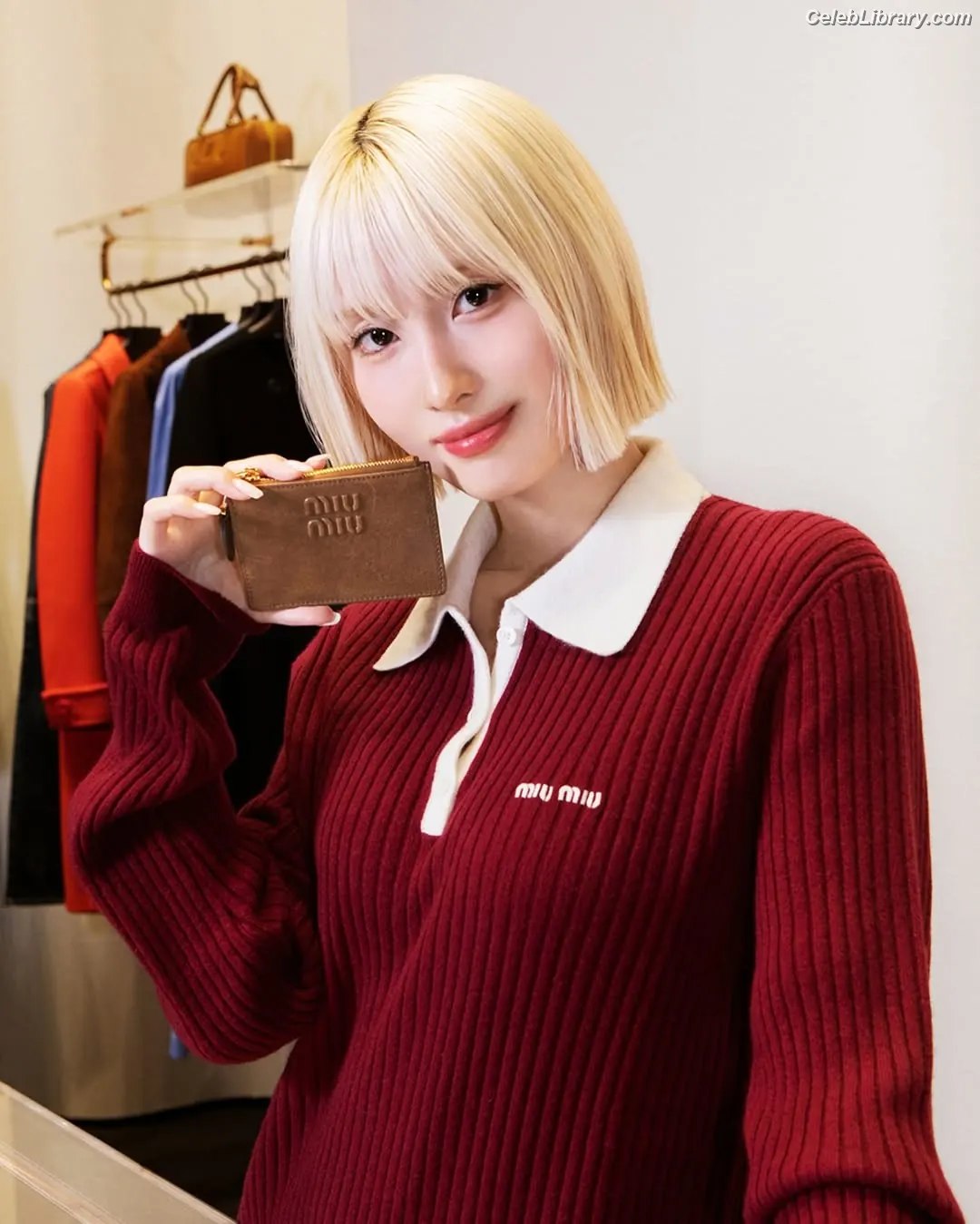Hirai Momo TWICE photo 24 of 638