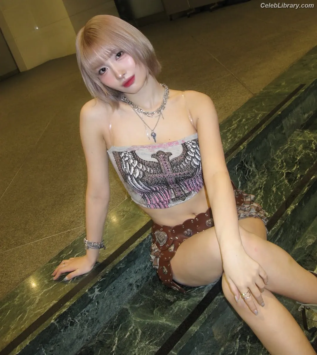 Hirai Momo TWICE photo 10 of 638