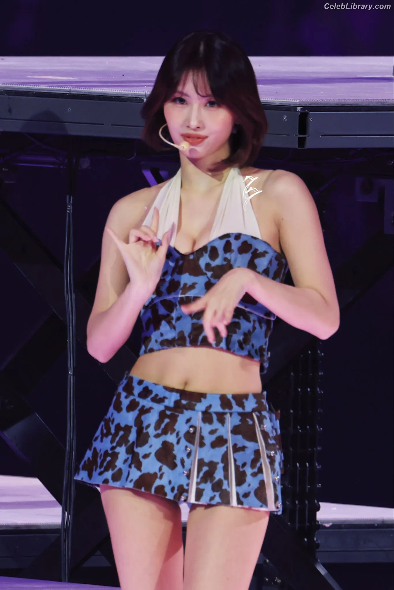 Hirai Momo TWICE photo 9 of 638