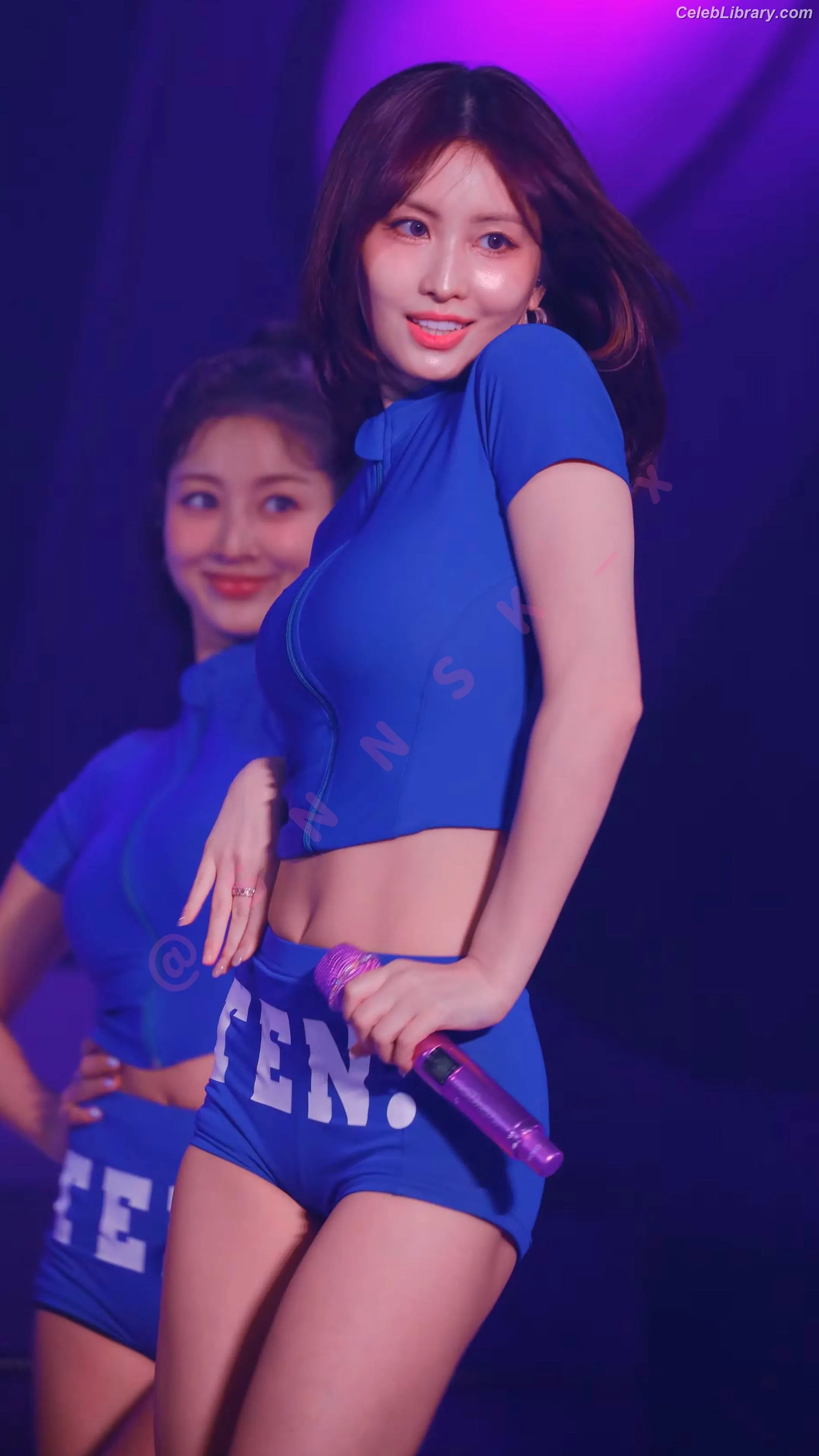Hirai Momo TWICE photo 18 of 638