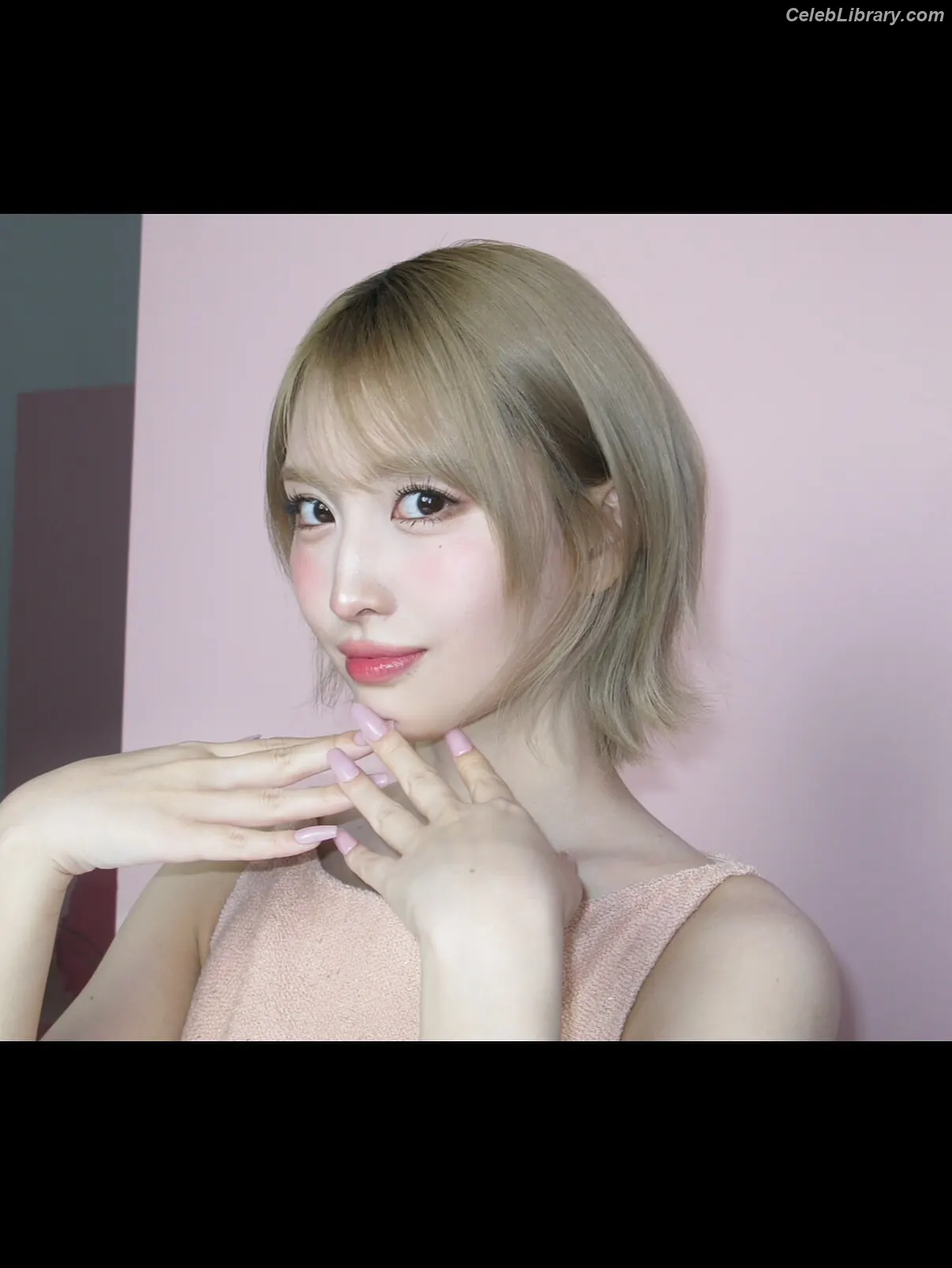 Hirai Momo TWICE photo 20 of 638