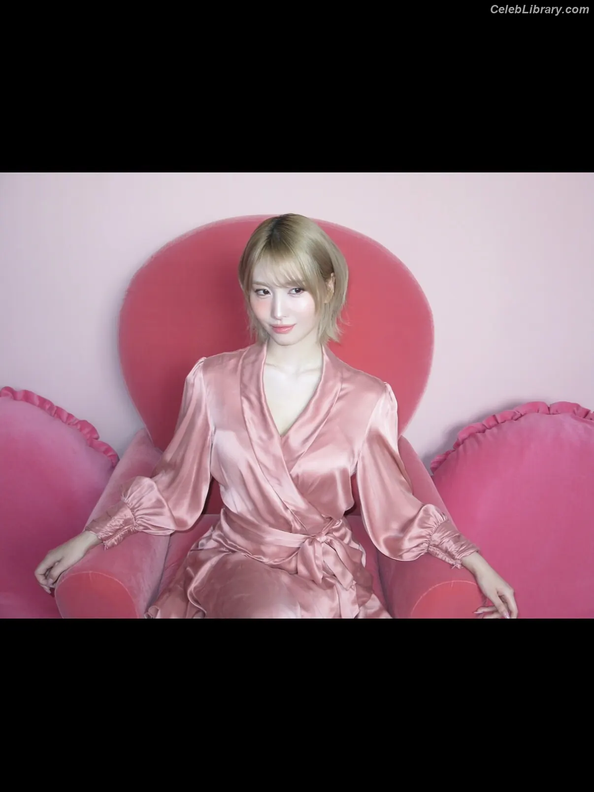 Hirai Momo TWICE photo 21 of 638