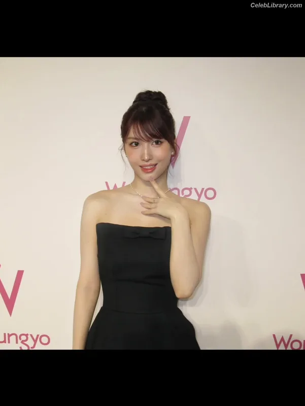 Hirai Momo  TWICE photo 5 of 639