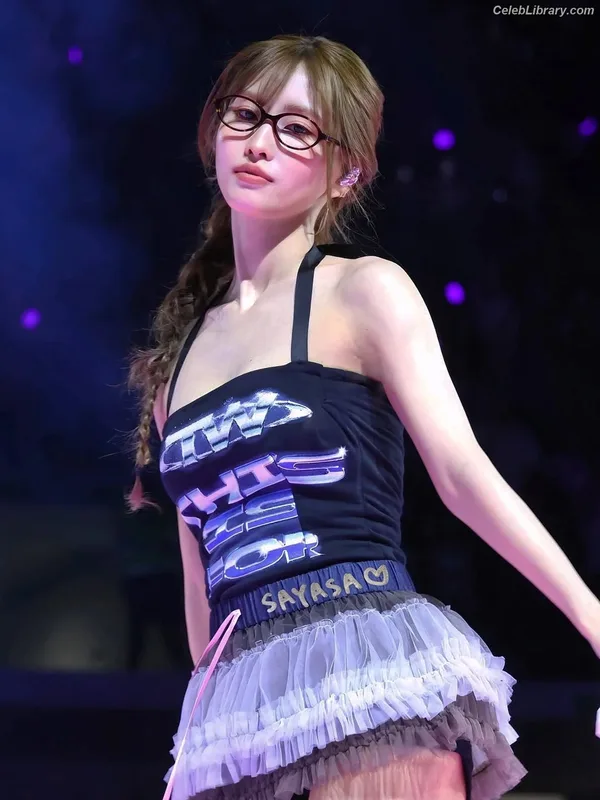 Hirai Momo  TWICE photo 11 of 639