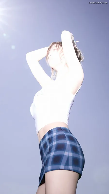 Hirai Momo TWICE photo 4 of 639