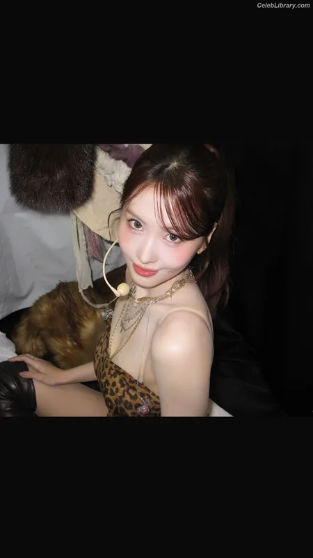Hirai Momo TWICE photo 13 of 639