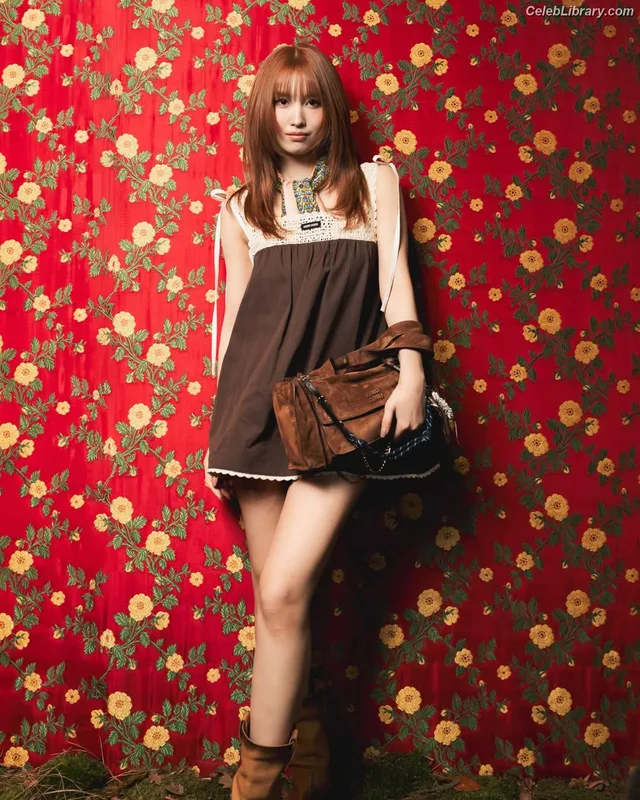 Hirai Momo TWICE photo 24 of 639