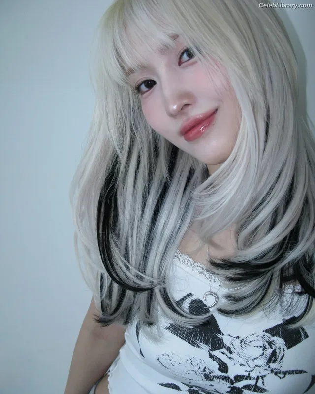 Hirai Momo  TWICE photo 20 of 639