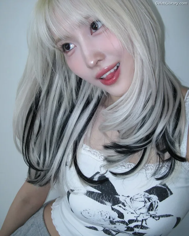 Hirai Momo  TWICE photo 21 of 639
