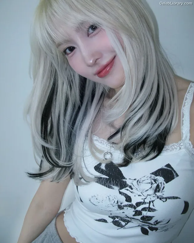 Hirai Momo  TWICE photo 23 of 639