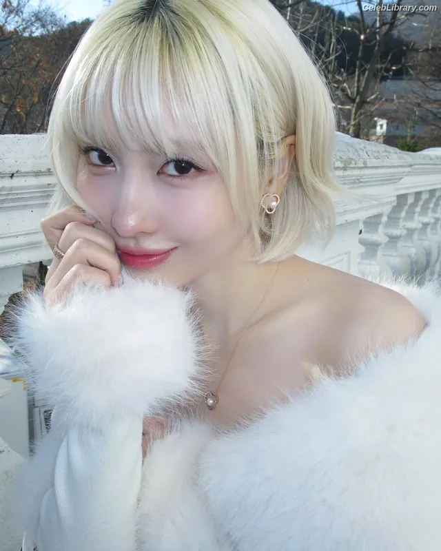 Hirai Momo  TWICE photo 1 of 639