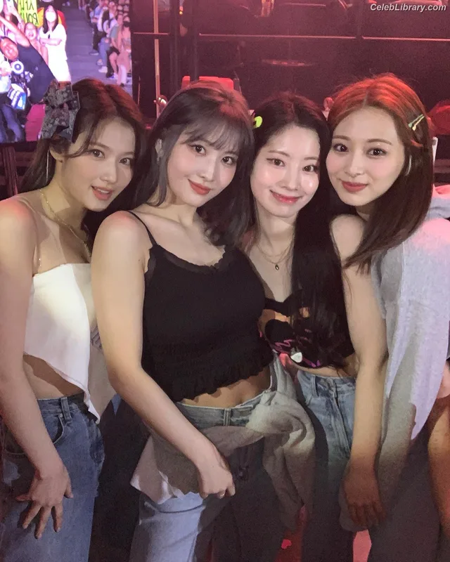 Hirai Momo  TWICE photo 4 of 639