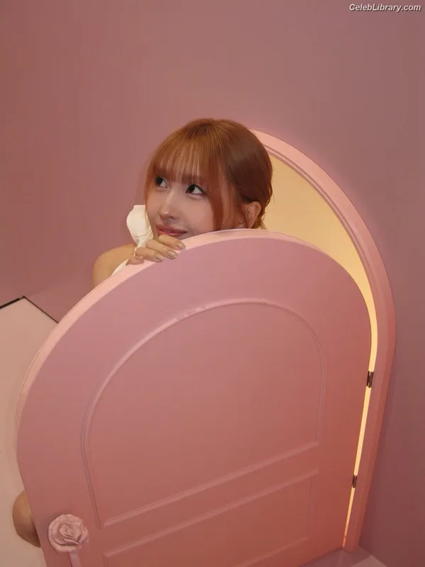 Hirai Momo  TWICE photo 8 of 639
