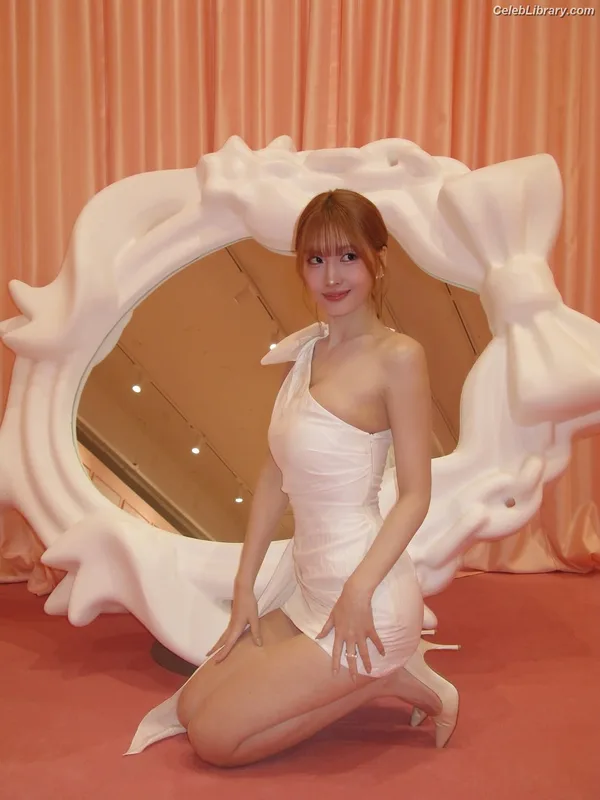 Hirai Momo  TWICE photo 9 of 639