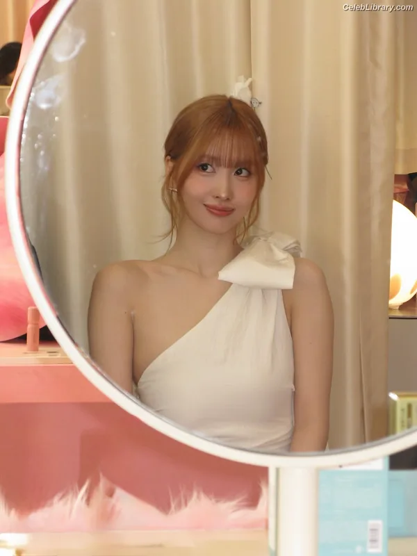 Hirai Momo  TWICE photo 10 of 639