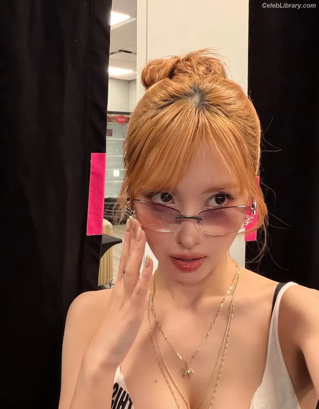 Hirai Momo  TWICE photo 16 of 639