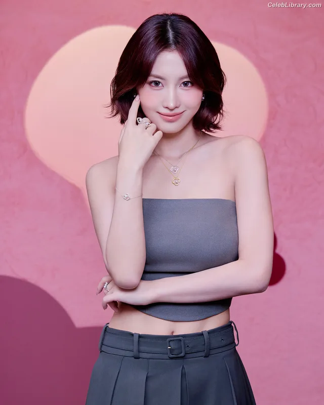 Hirai Momo  TWICE photo 24 of 639