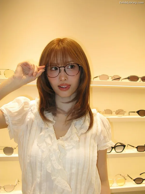 Hirai Momo  TWICE photo 4 of 639