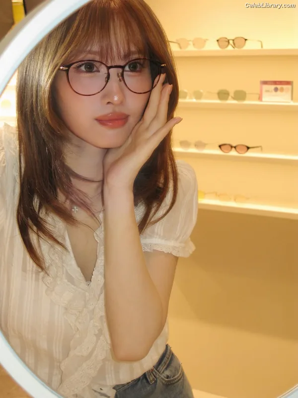 Hirai Momo  TWICE photo 9 of 639