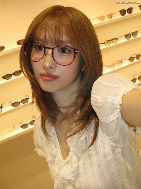Hirai Momo  TWICE photo 19 of 639