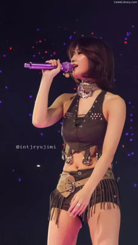 Hirai Momo  TWICE photo 16 of 639