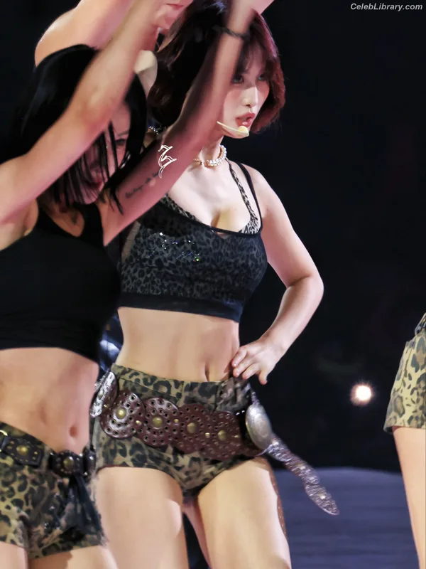 Hirai Momo  TWICE photo 18 of 639