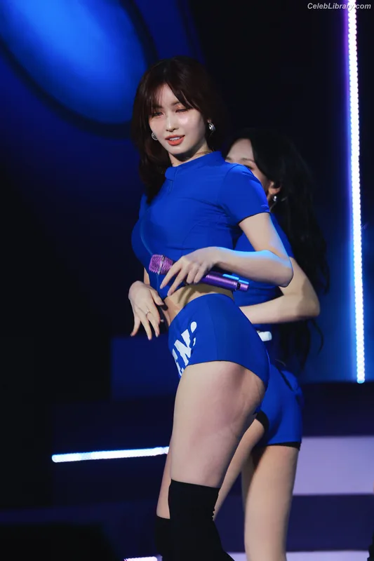 Hirai Momo  TWICE photo 2 of 639