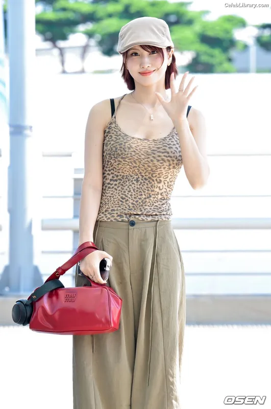 Hirai Momo  TWICE photo 1 of 639