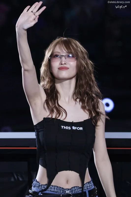 Hirai Momo  TWICE photo 18 of 639
