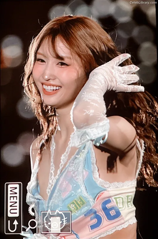 Hirai Momo  TWICE photo 21 of 639