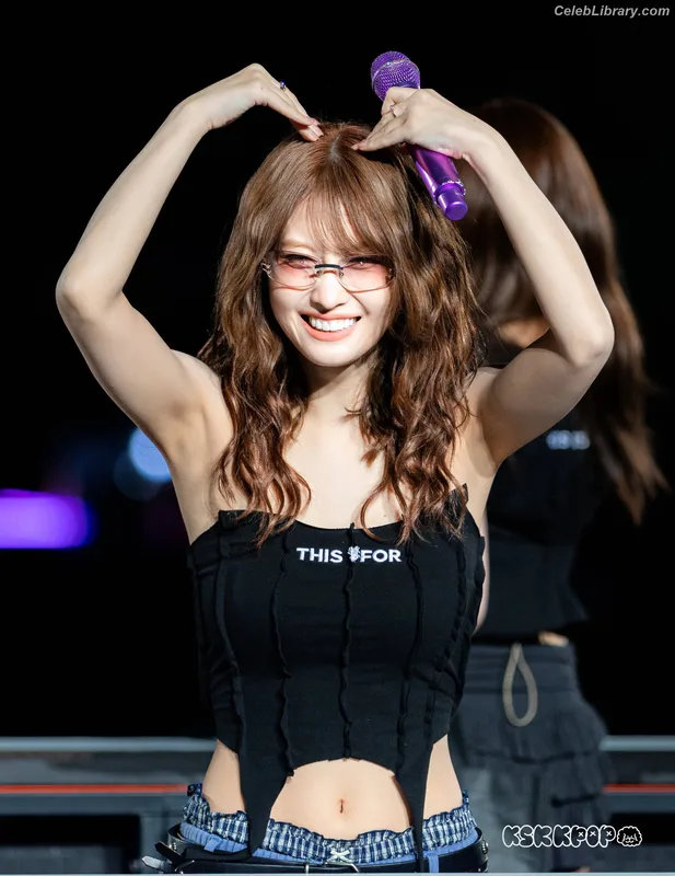 Hirai Momo  TWICE photo 1 of 639