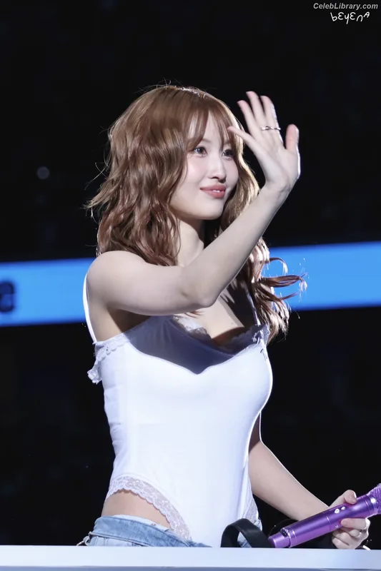 Hirai Momo  TWICE photo 9 of 639