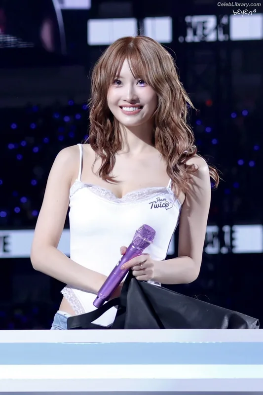 Hirai Momo  TWICE photo 10 of 639