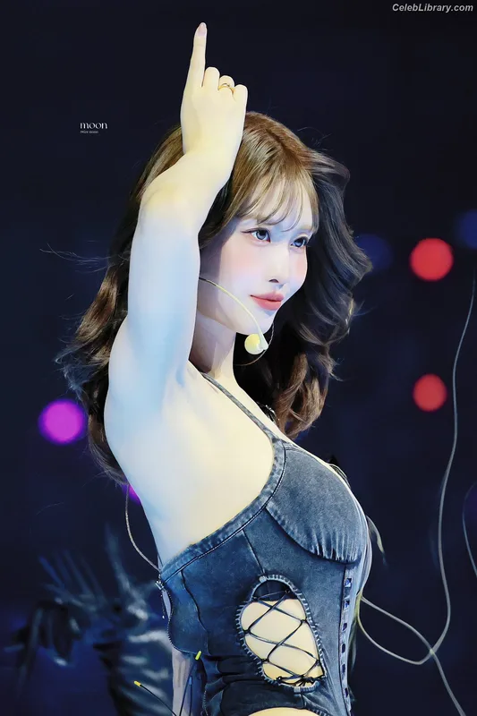 Hirai Momo  TWICE photo 11 of 639