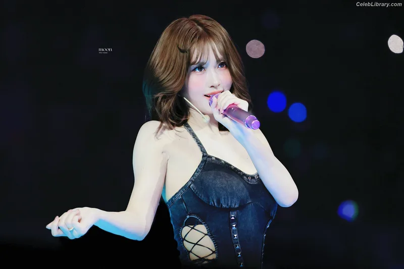 Hirai Momo  TWICE photo 12 of 639